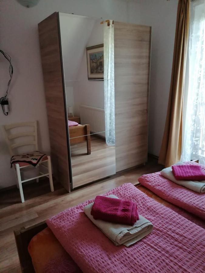 Rooms S&I Korana Szluin Szoba fotó